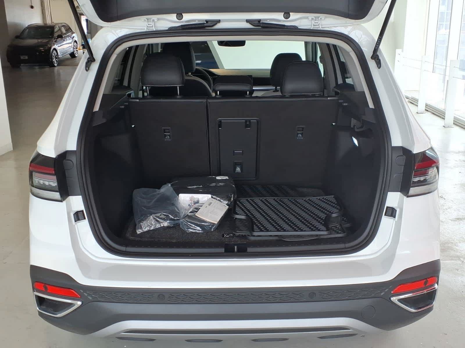Used 2026 Volkswagen Taos SE AWD/4WD image 10