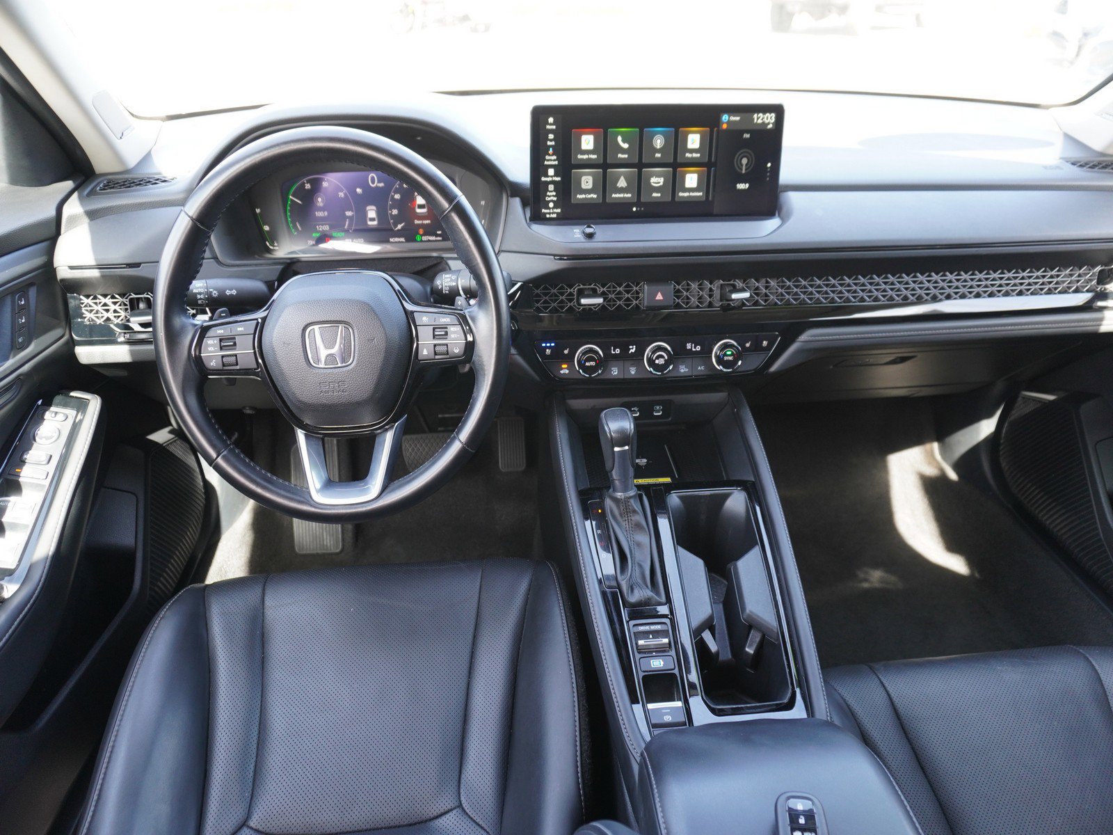Used 2023 Honda Accord Touring image 2