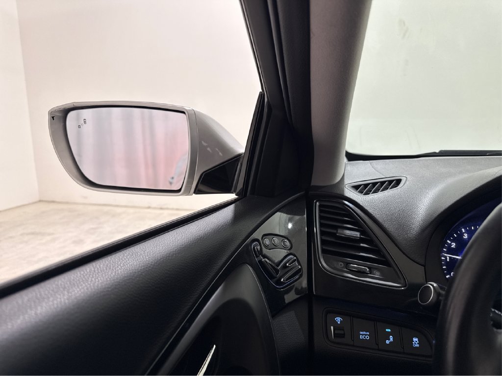 Used 2017 Hyundai Azera Limited FWD image 35