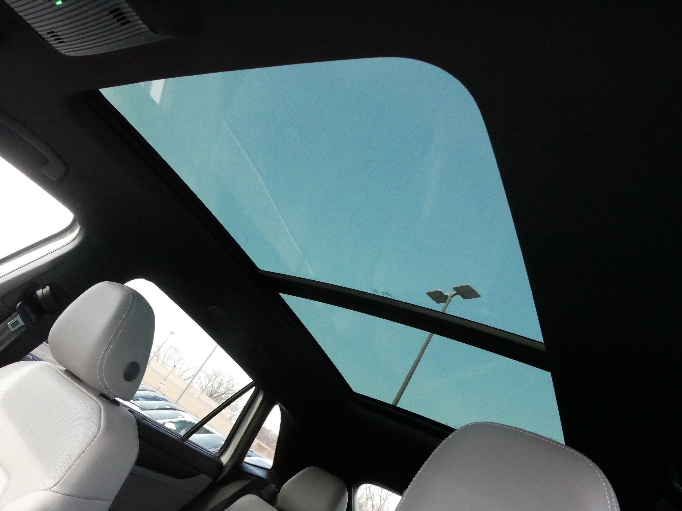 Used 2024 Volkswagen Atlas Cross Sport SEL R-Line image 35