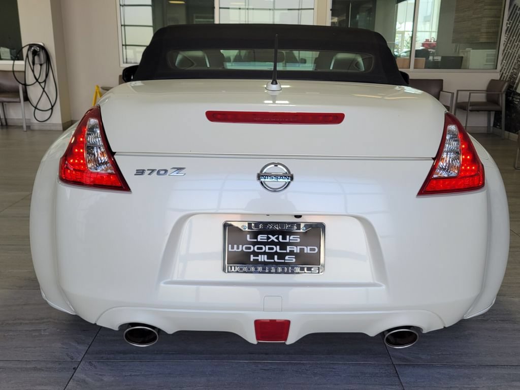 Used 2013 Nissan 370Z Roadster RWD image 4