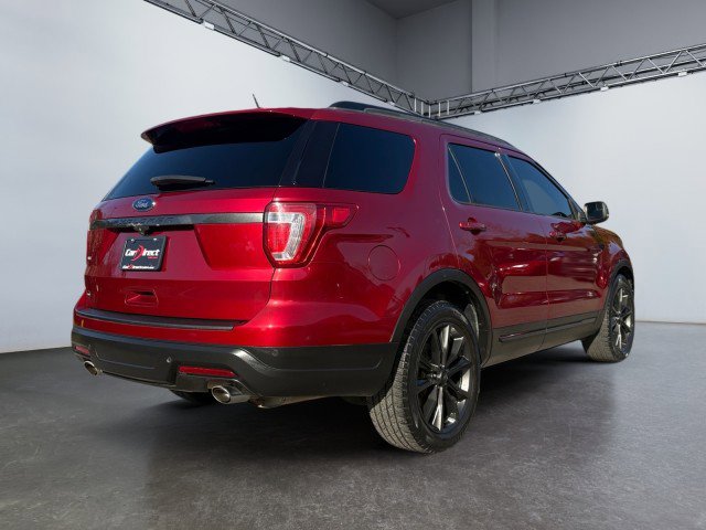 Used 2018 Ford Explorer XLT w/ Equipment Group 202A image 3