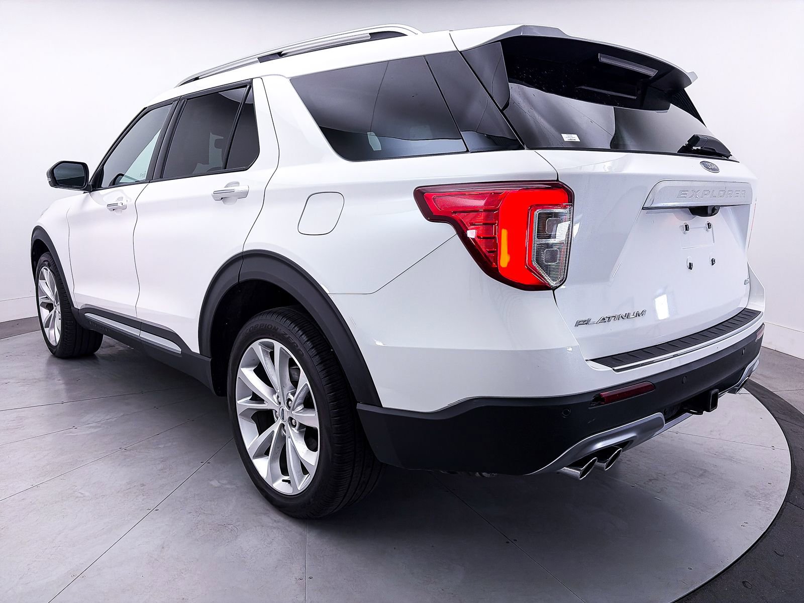 Used 2023 Ford Explorer Platinum w/ Technology Package AWD/4WD image 14