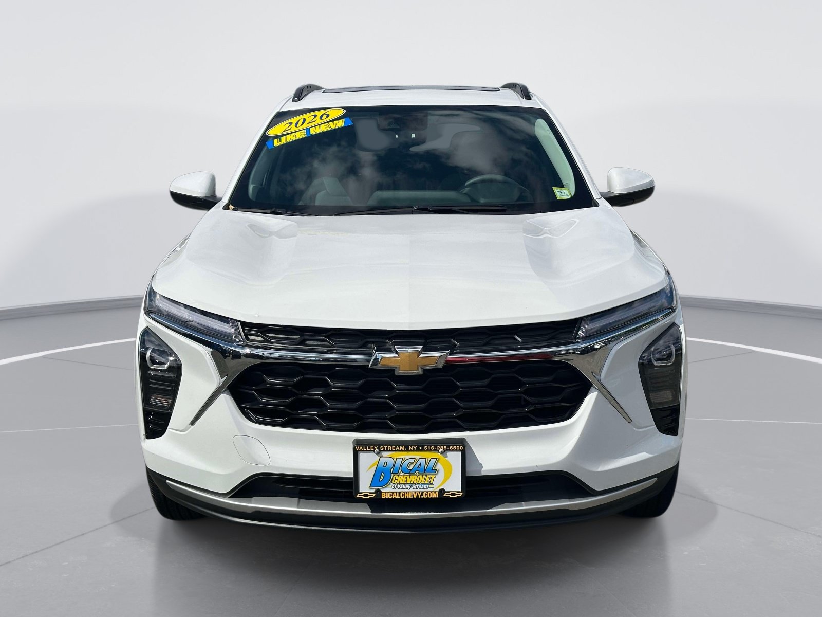 Used 2026 Chevrolet Trax LT w/ Sunroof Package FWD image 2