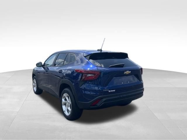 Certified 2024 Chevrolet Trax LS w/ LS Convenience Package FWD image 3