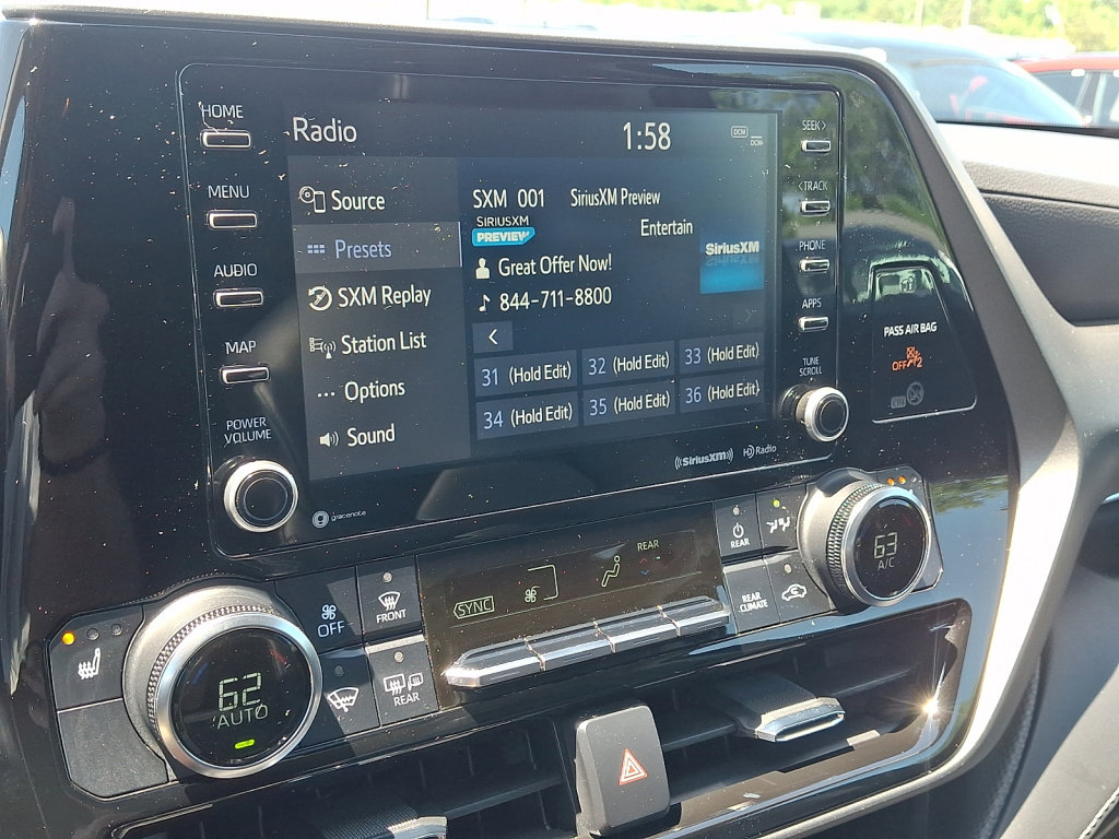 Used 2022 Toyota Highlander XLE AWD/4WD image 32