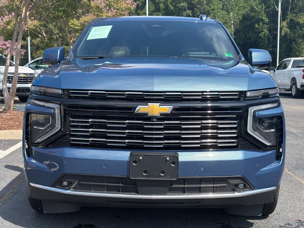 Used 2026 Chevrolet Suburban High Country AWD/4WD image 3