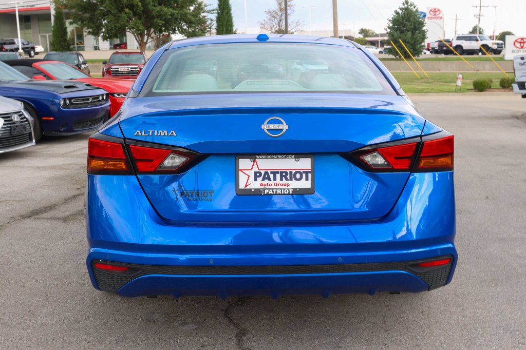 Used 2025 Nissan Altima 2.5 SV FWD image 4