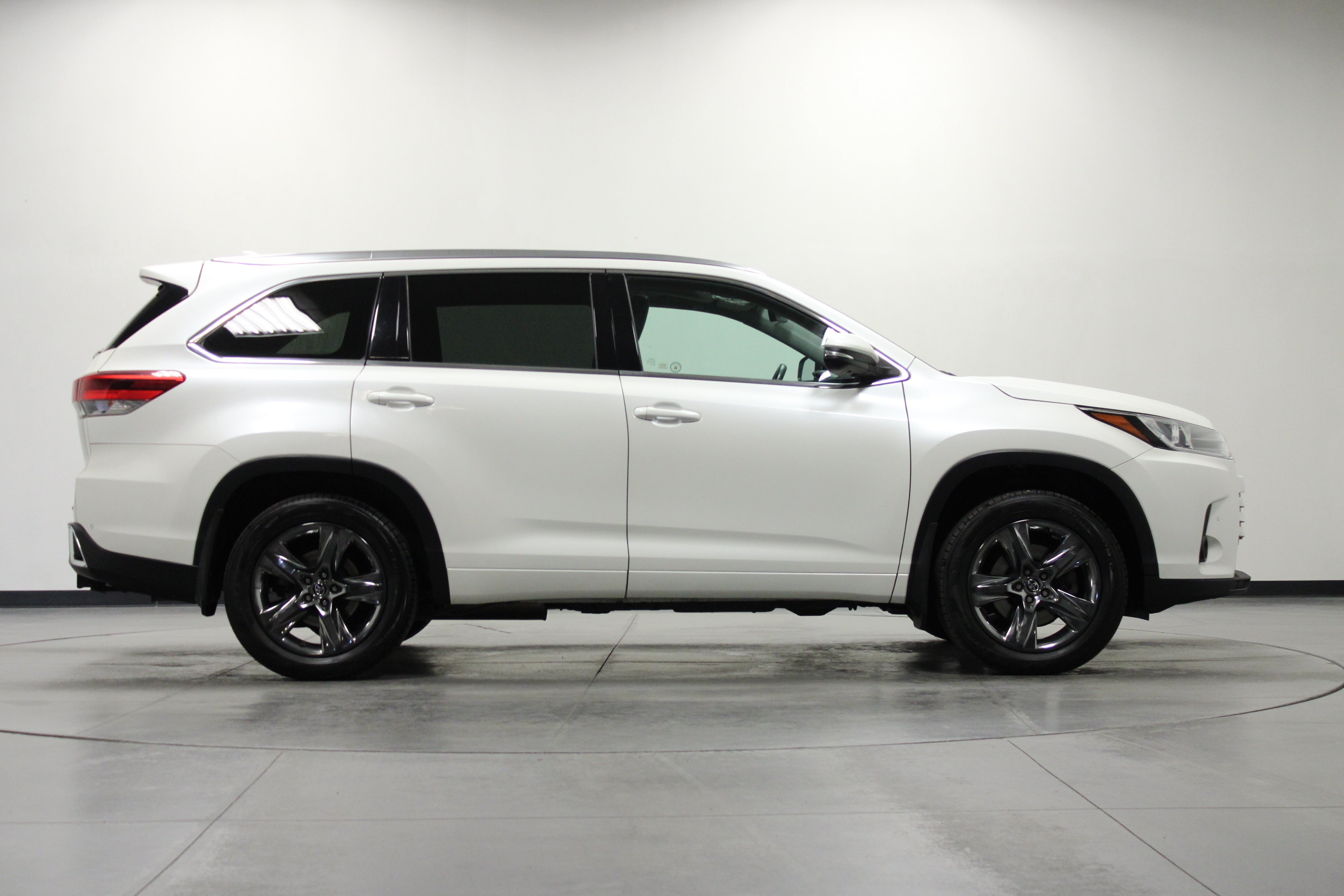 Used 2018 Toyota Highlander Limited AWD/4WD image 3