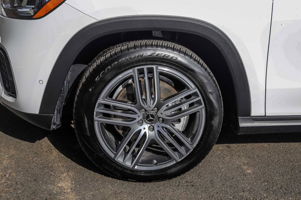 Used 2024 Mercedes-Benz GLS 450 4MATIC image 11