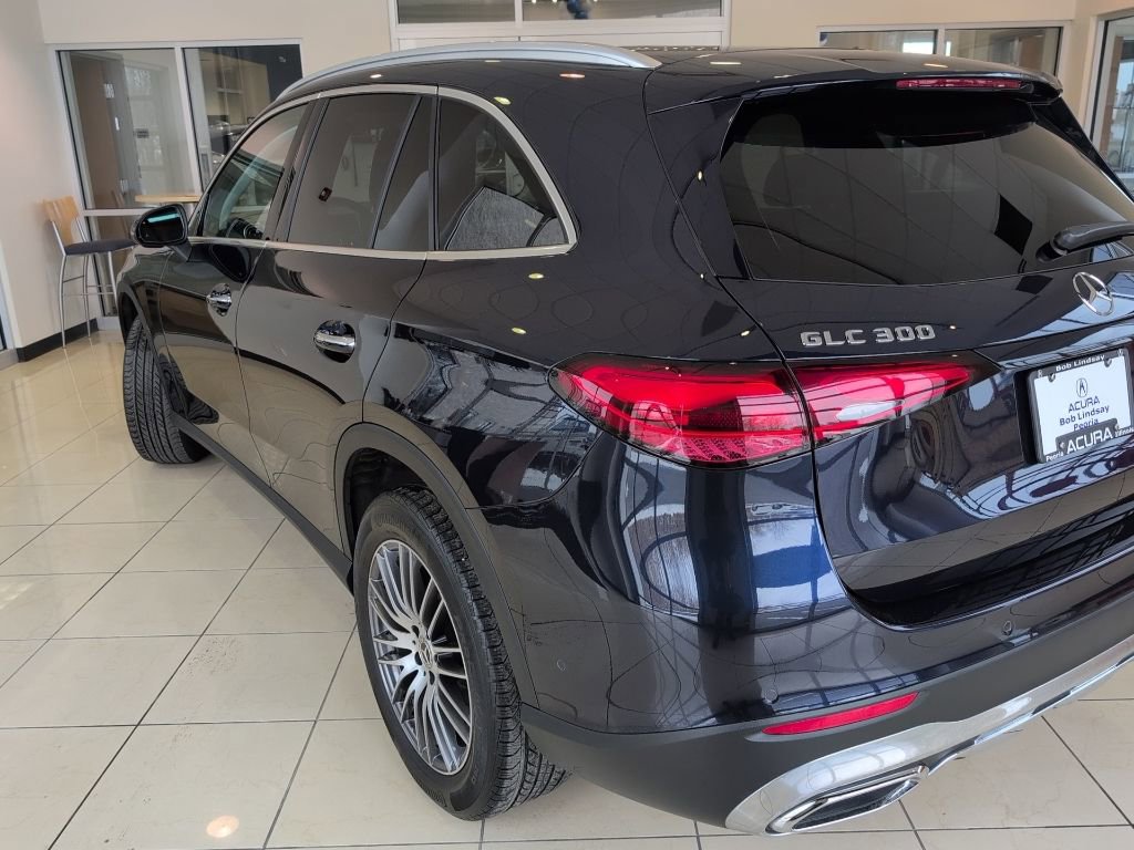 Used 2023 Mercedes-Benz GLC 300 4MATIC image 3