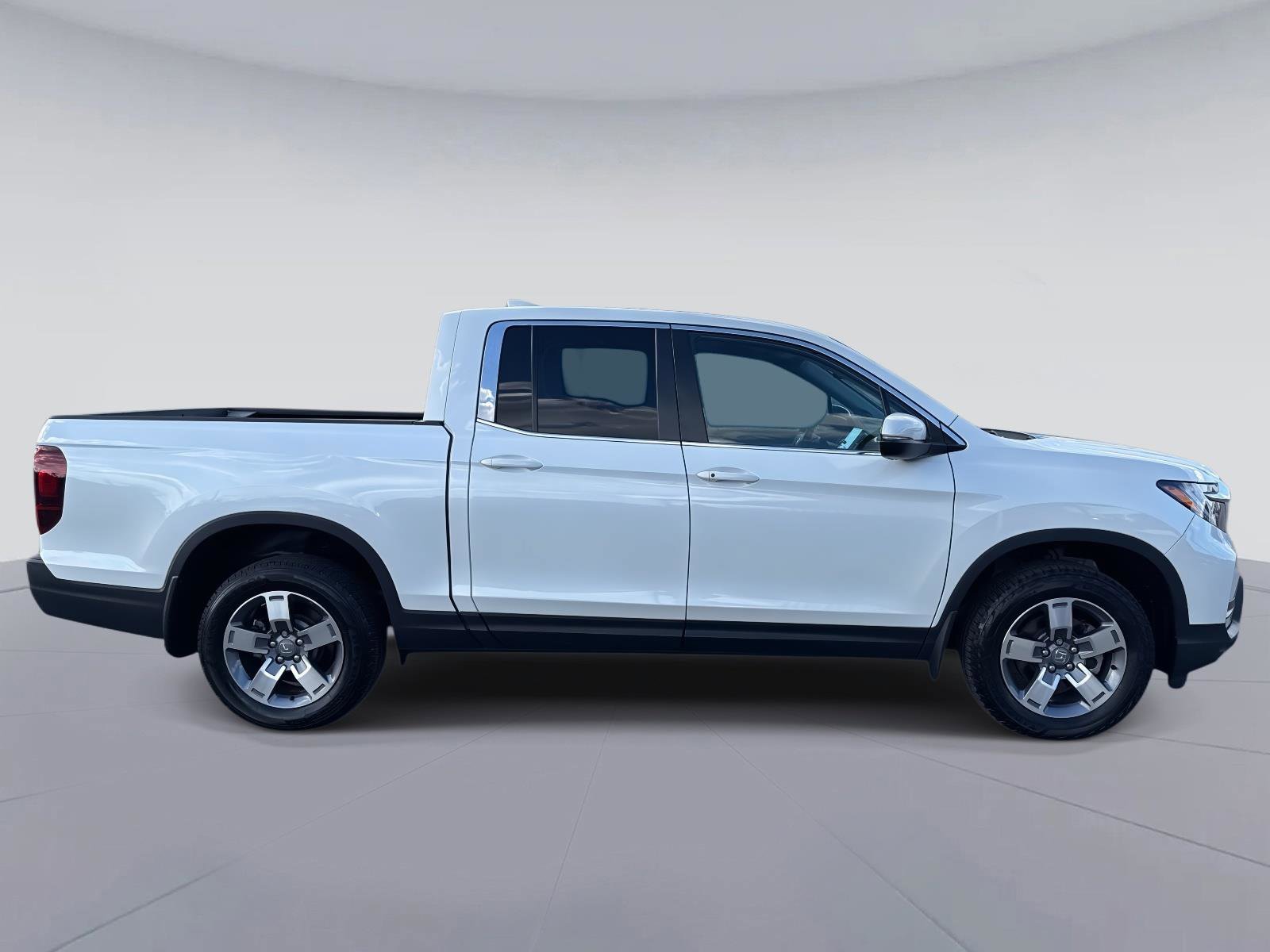Certified 2025 Honda Ridgeline RTL image 2