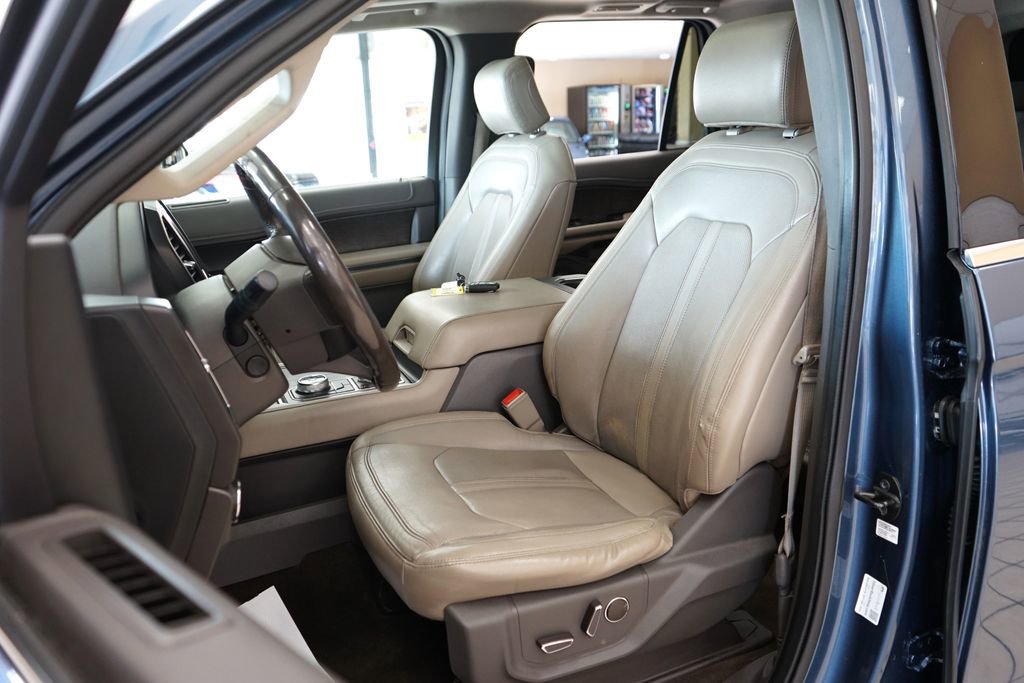 Used 2019 Ford Expedition Limited w/ Equipment Group 301A image 2