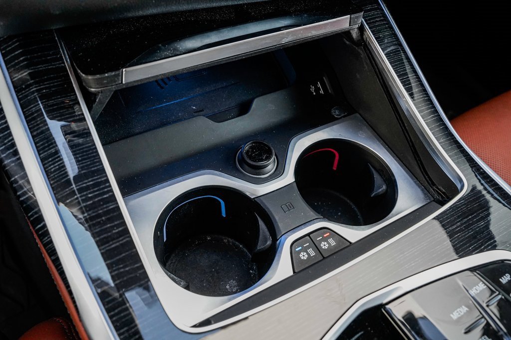 Used 2025 BMW X7 M60i image 16