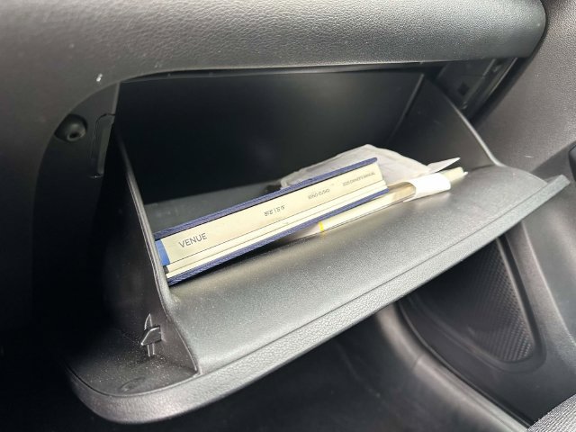 Used 2025 Hyundai Venue Limited FWD image 29