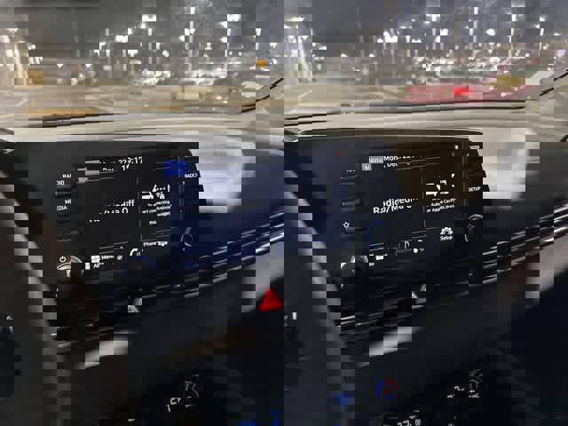 Used 2023 Hyundai Elantra SEL w/ Preferred Accessory Package image 2