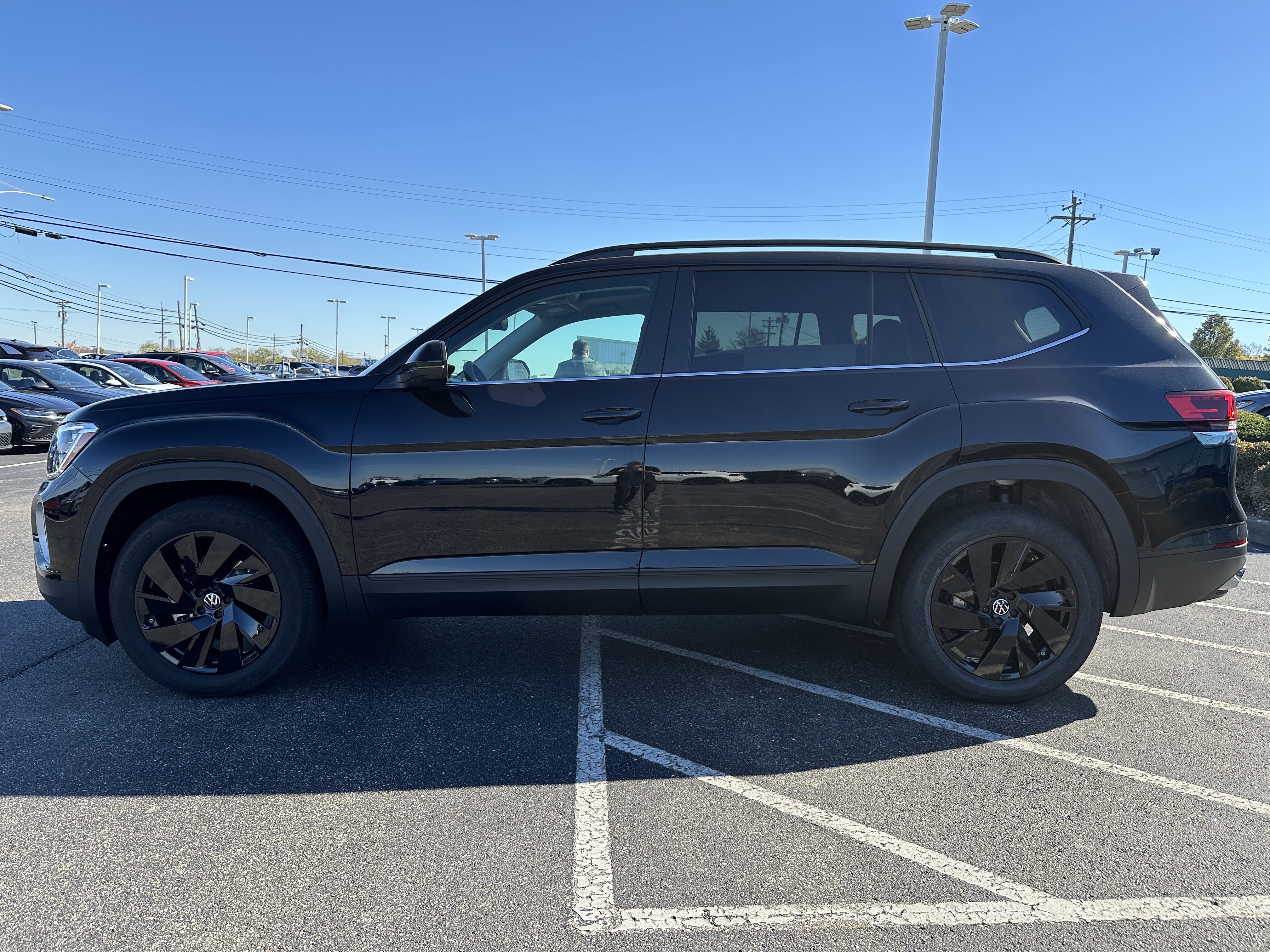 New 2026 Volkswagen Atlas SE image 4