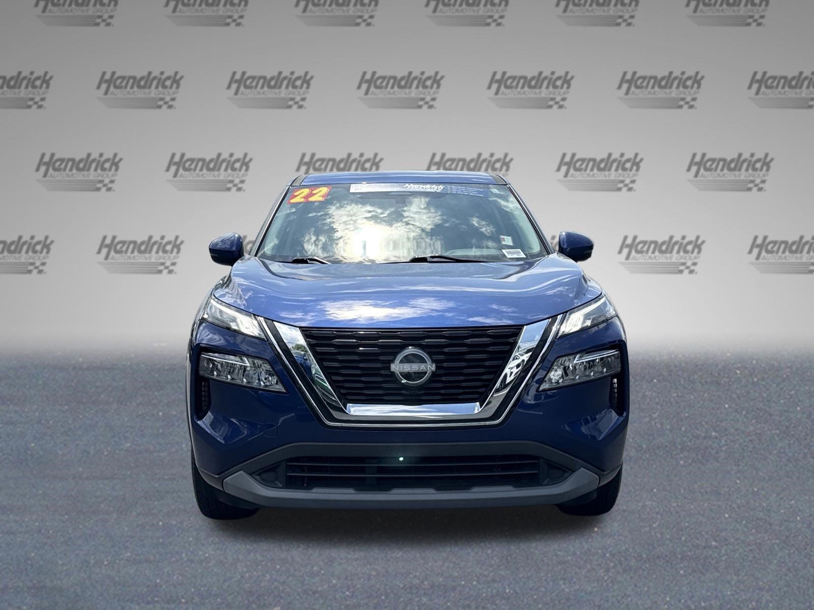Used 2022 Nissan Rogue SV image 3