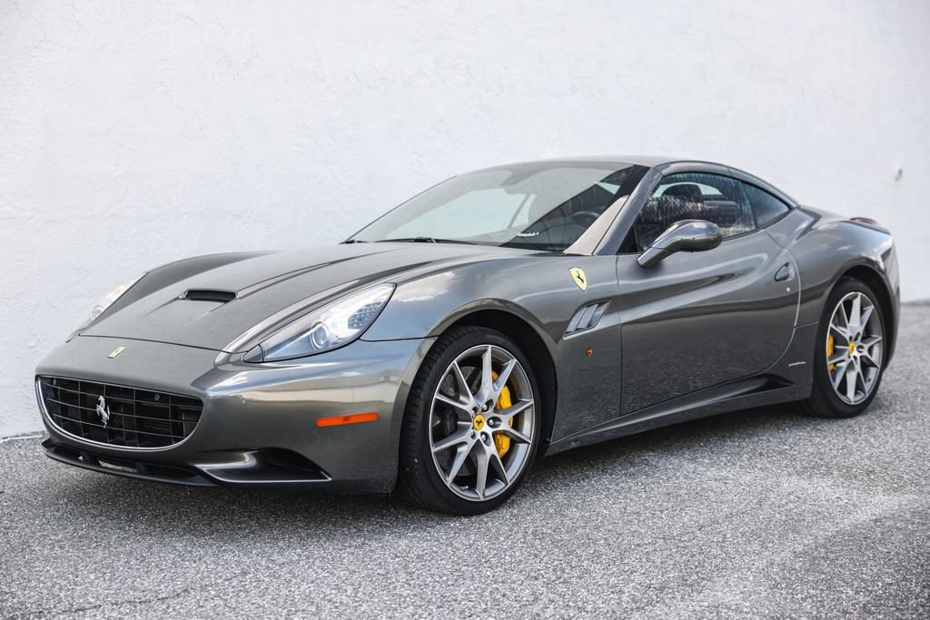 Used 2010 Ferrari California RWD image 22
