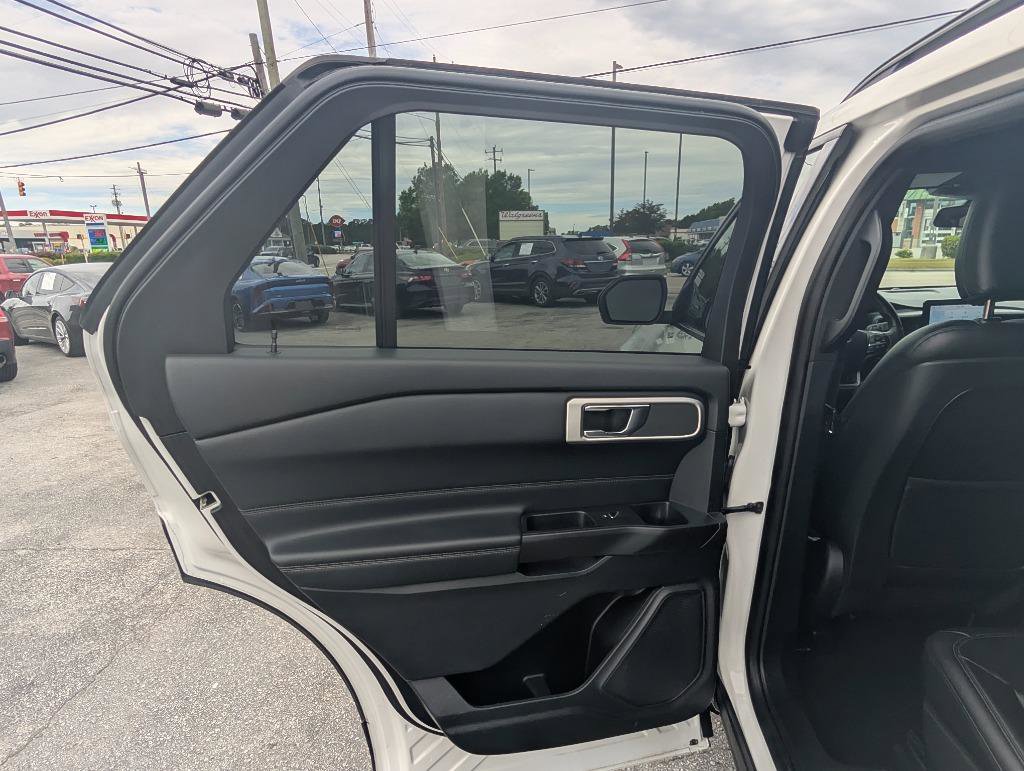 Used 2020 Ford Explorer XLT w/ Equipment Group 202A AWD/4WD image 38