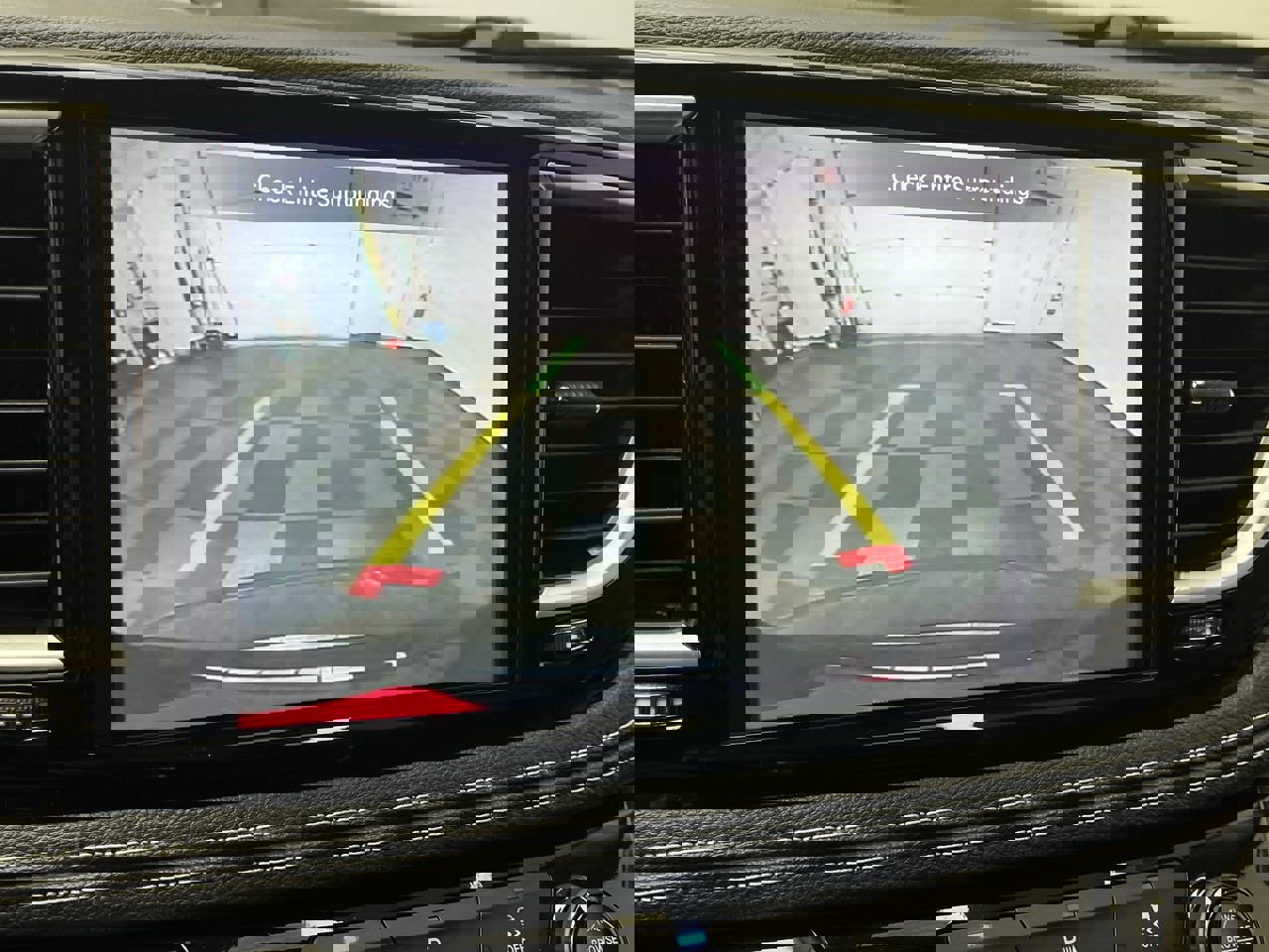 Used 2023 Chrysler Pacifica Touring-L image 5