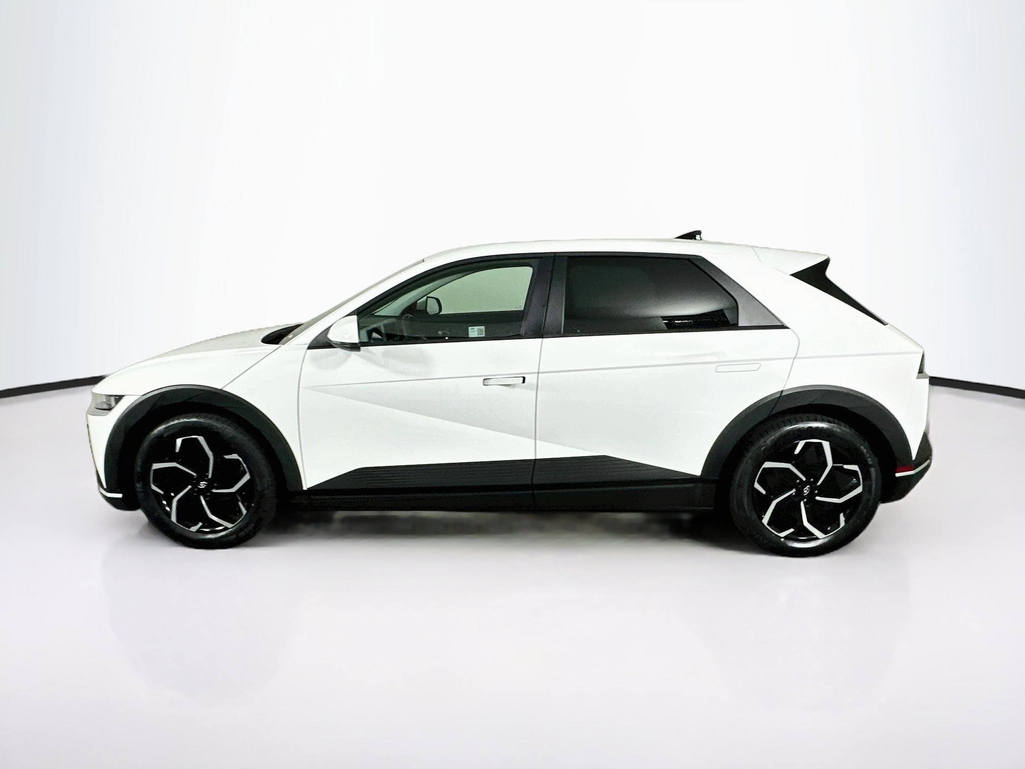 Used 2024 Hyundai Ioniq 5 SEL RWD image 4