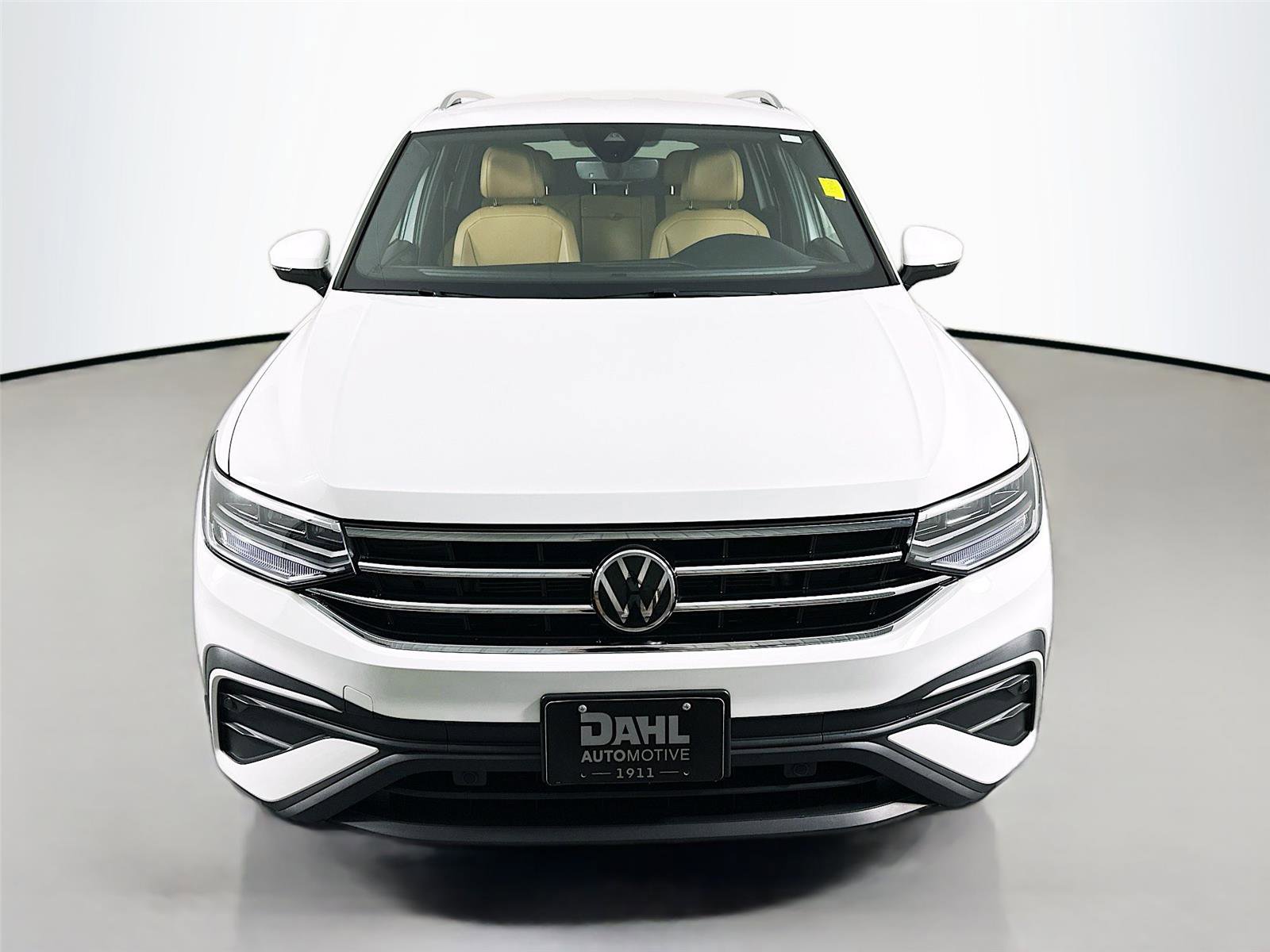 Used 2022 Volkswagen Tiguan SE image 2