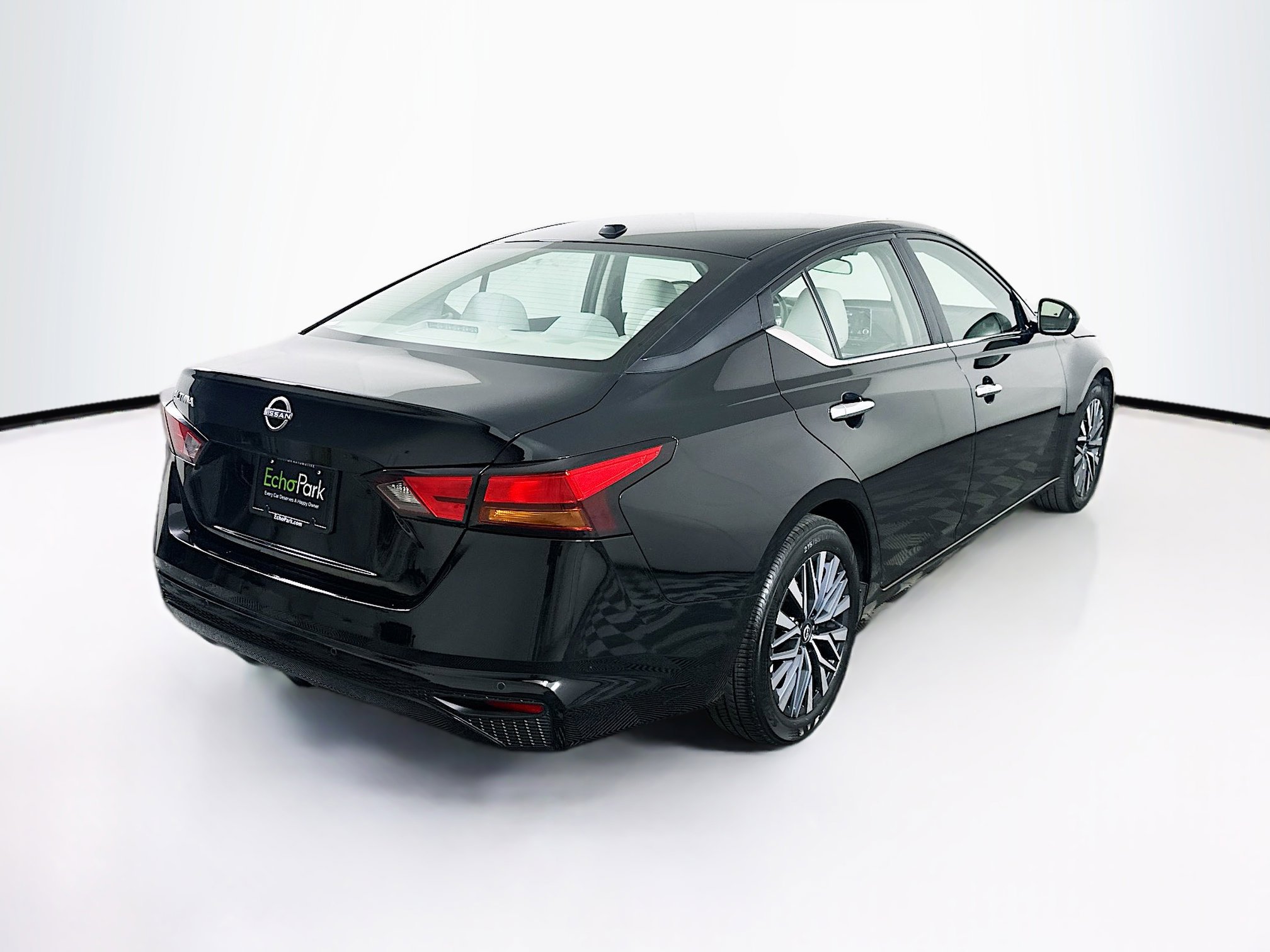 Used 2025 Nissan Altima 2.5 SV image 9