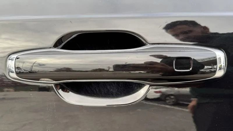 Used 2017 Volvo XC90 T6 Momentum w/ Vision Package image 12