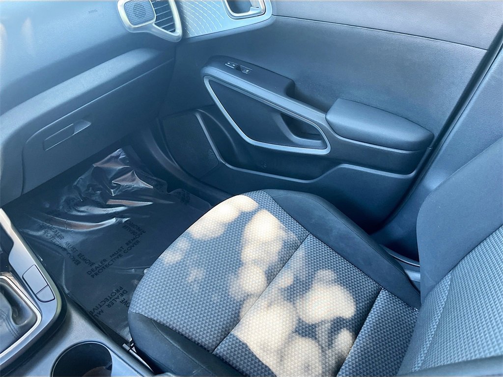 Used 2023 Kia Soul LX w/ LX Technology Package image 21
