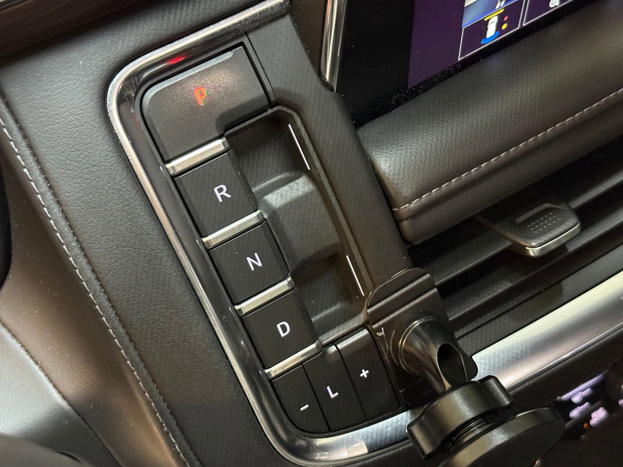 Used 2022 Chevrolet Tahoe LT w/ LT Signature Package image 17