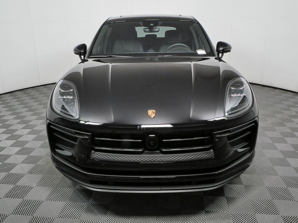 Certified 2026 Porsche Macan AWD/4WD image 34