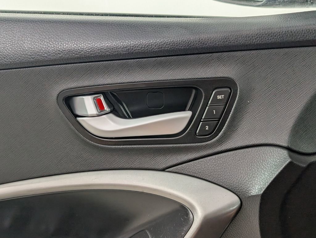 Used 2017 Hyundai Santa Fe Sport image 23