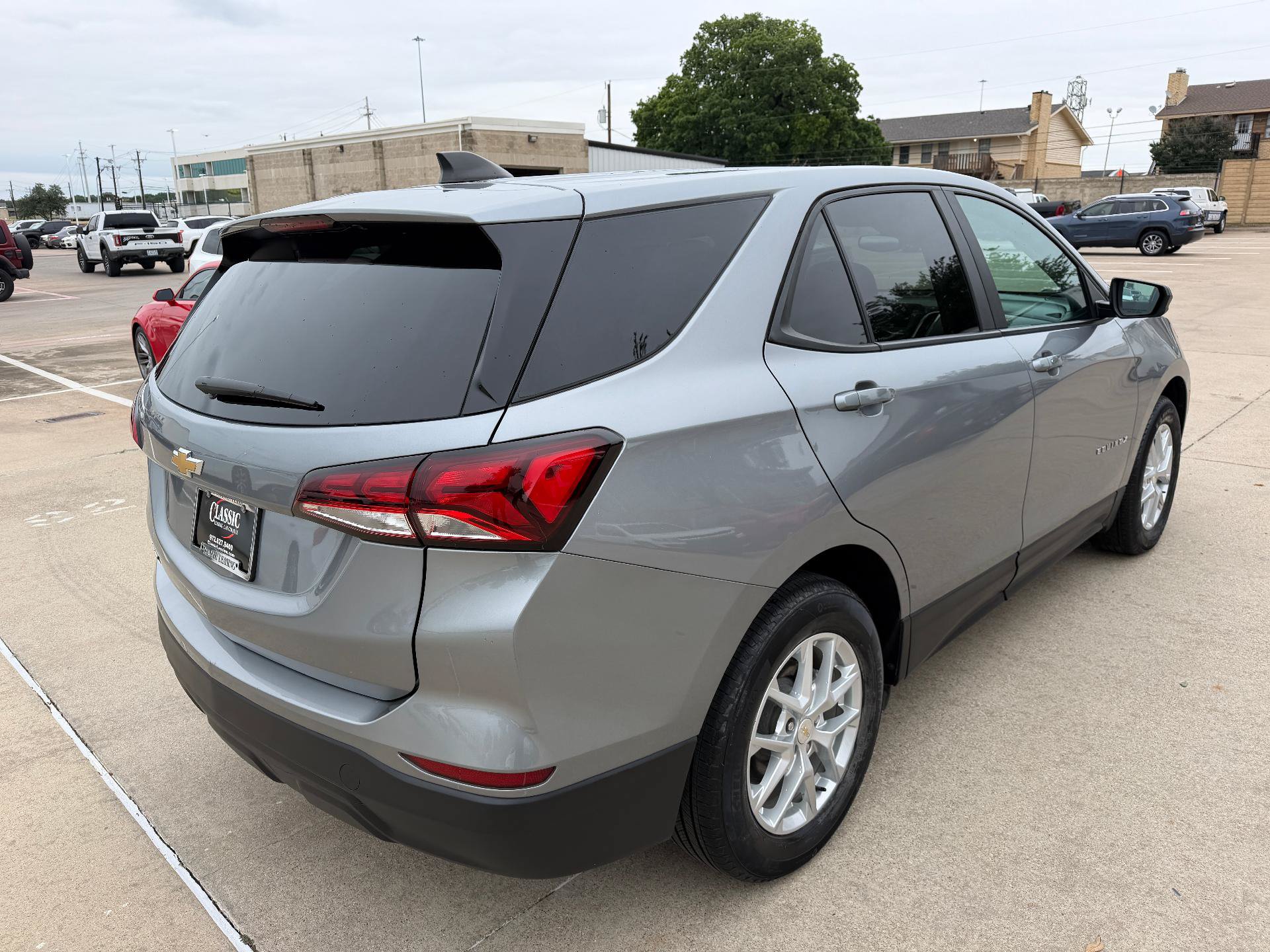 Used 2023 Chevrolet Equinox LS w/ LS Convenience Package FWD image 6