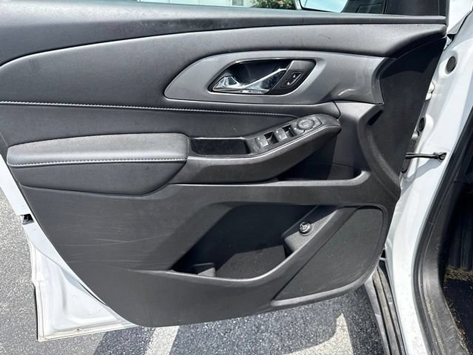 Used 2023 Chevrolet Traverse LT w/ LPO, Floor Liner Package AWD/4WD image 11
