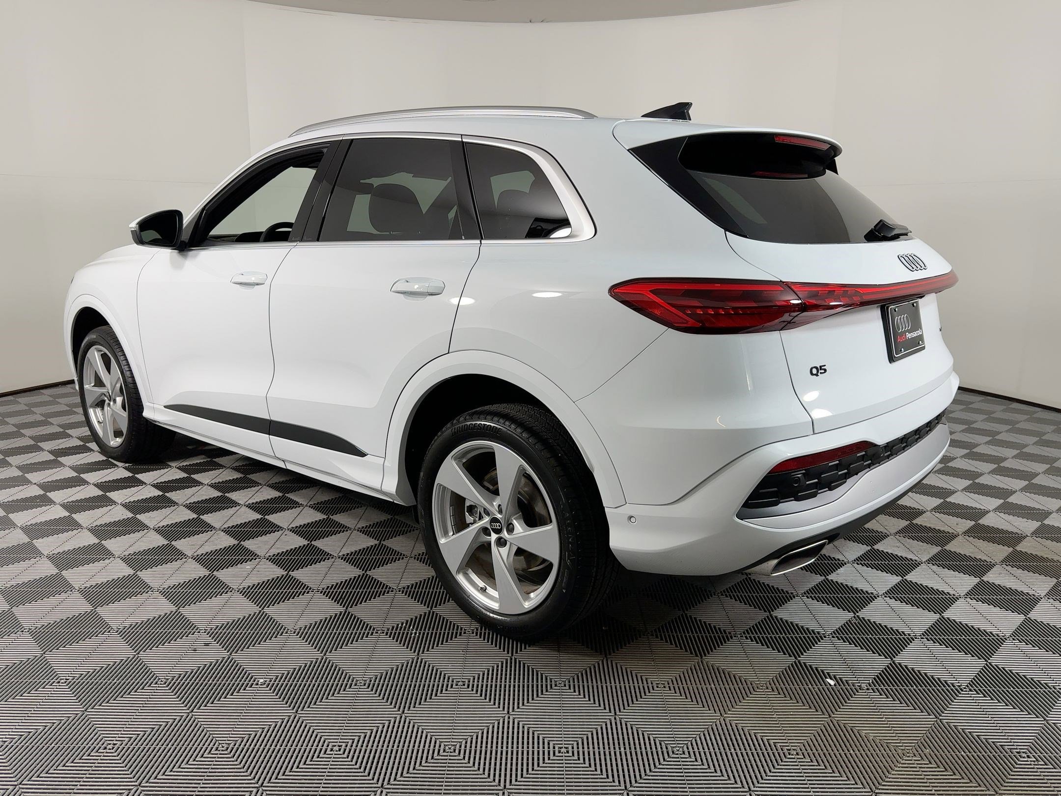 New 2025 Audi Q5 Premium Plus image 2