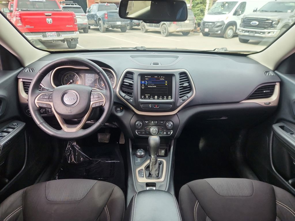 Used 2015 Jeep Cherokee Latitude w/ Comfort/Convenience Group AWD/4WD image 13