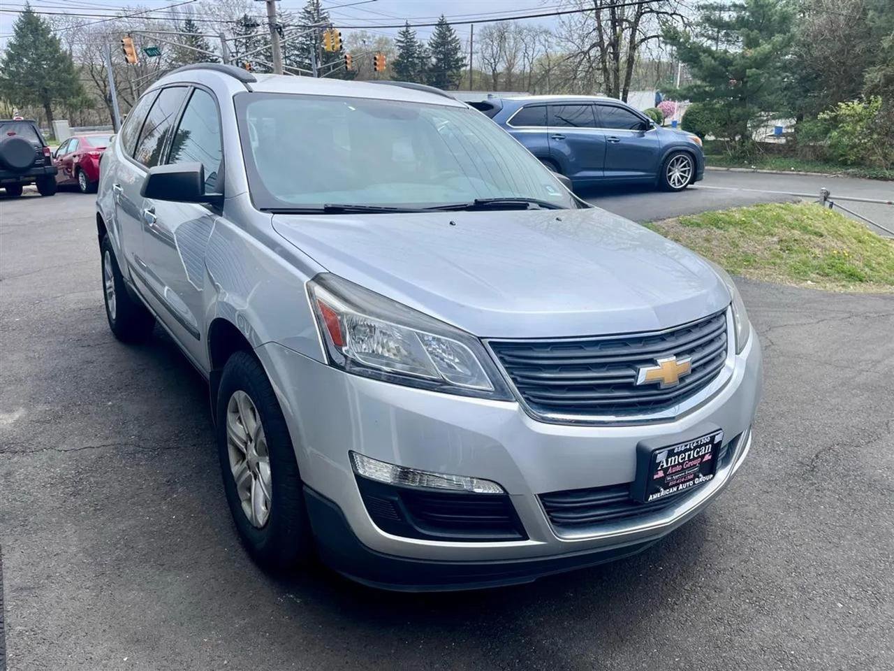 Used 2017 Chevrolet Traverse LS FWD image 7
