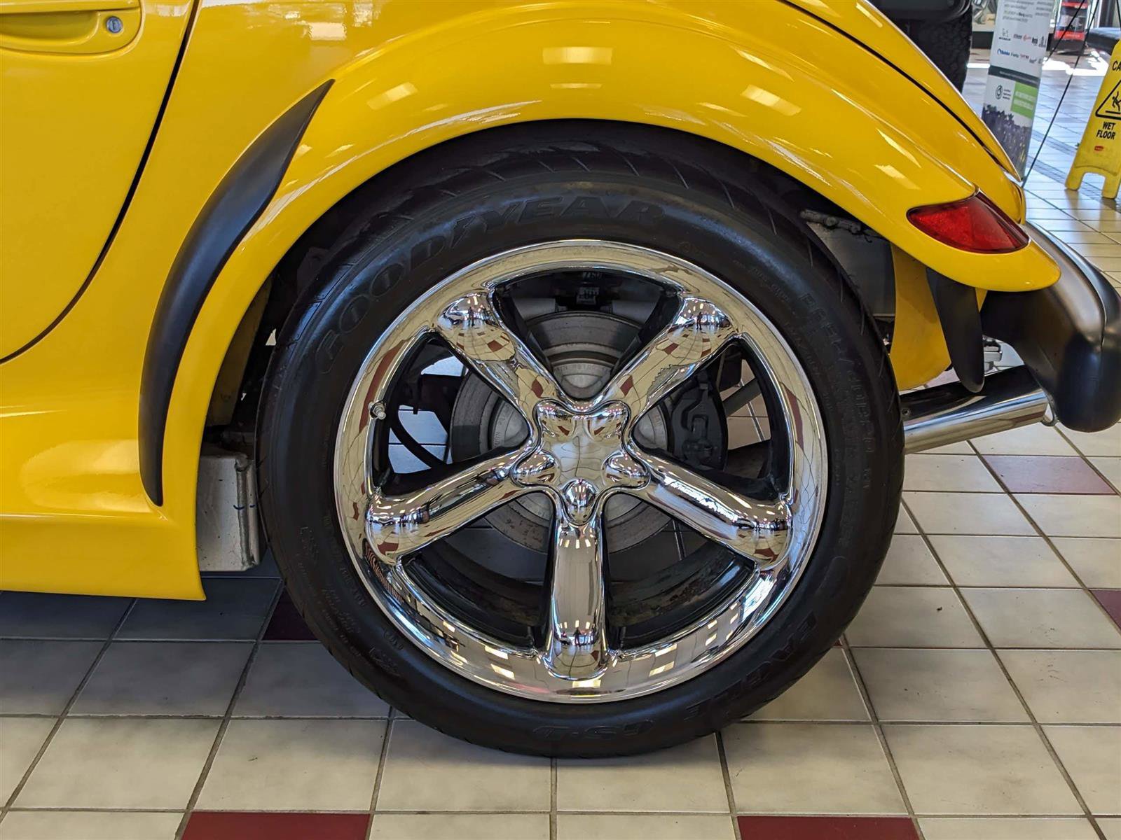 Used 2002 Chrysler Prowler image 14