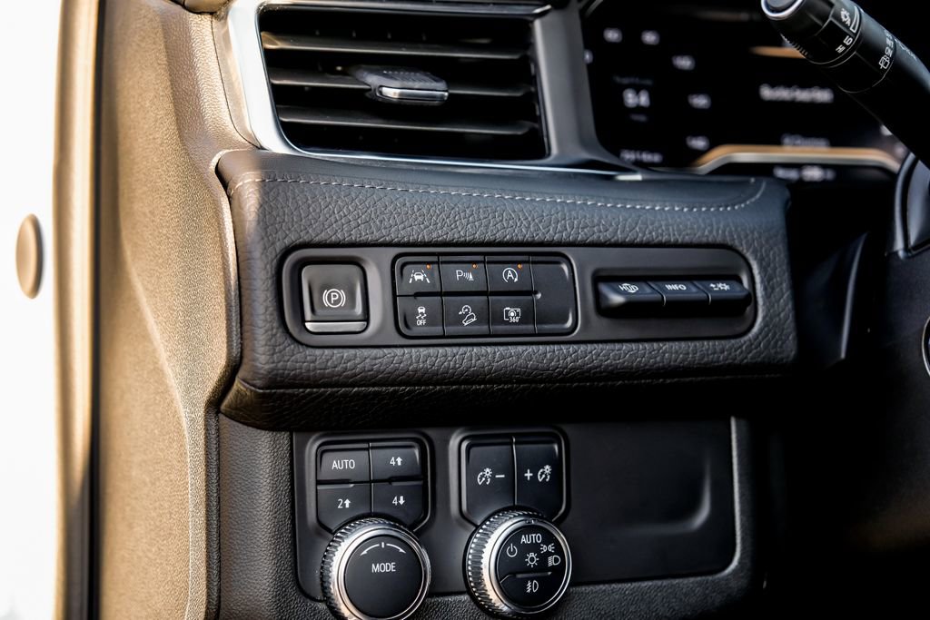 Used 2024 GMC Yukon XL Denali AWD/4WD image 32