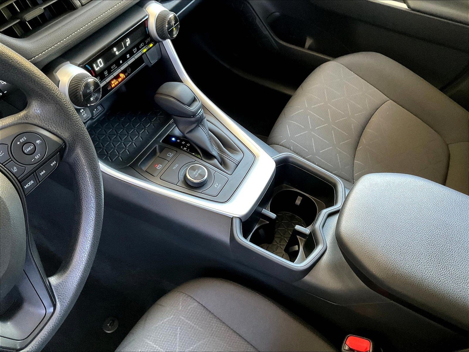 Used 2025 Toyota RAV4 XLE AWD/4WD image 18