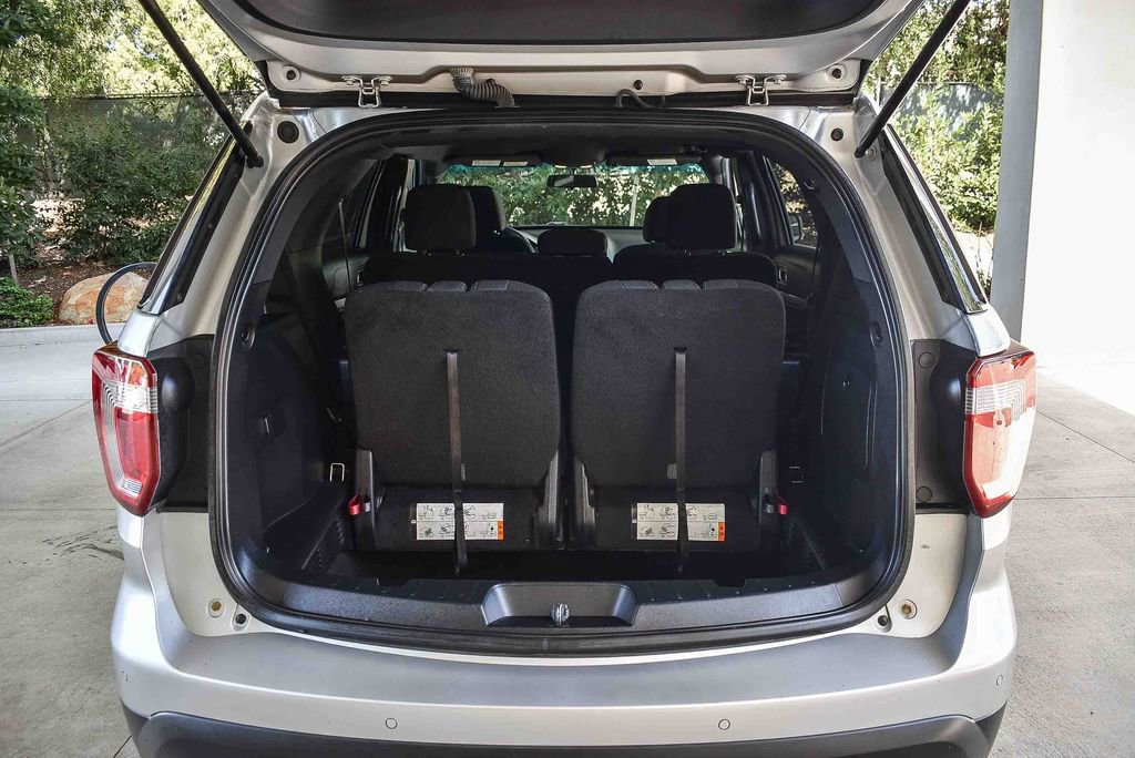 Used 2017 Ford Explorer XLT image 24