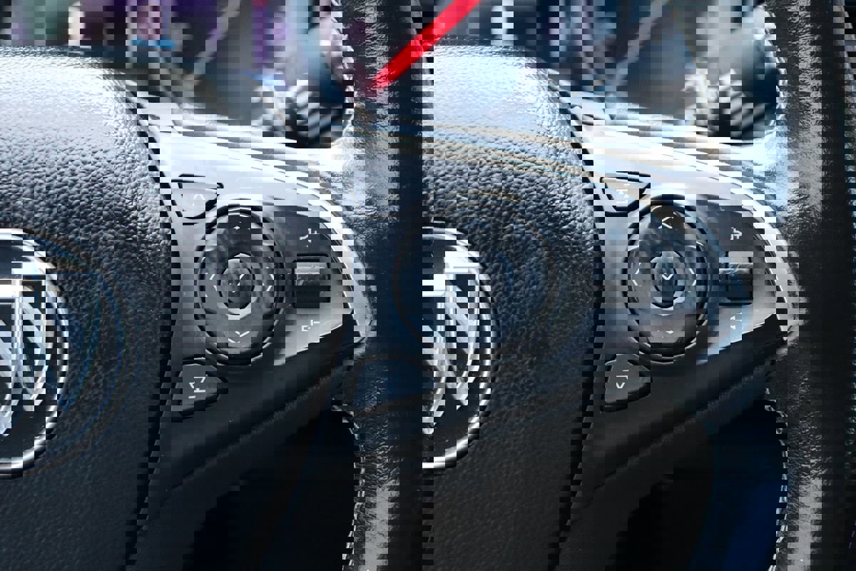 Used 2018 Buick Regal Essence w/ Driver Confidence Package #1 image 16