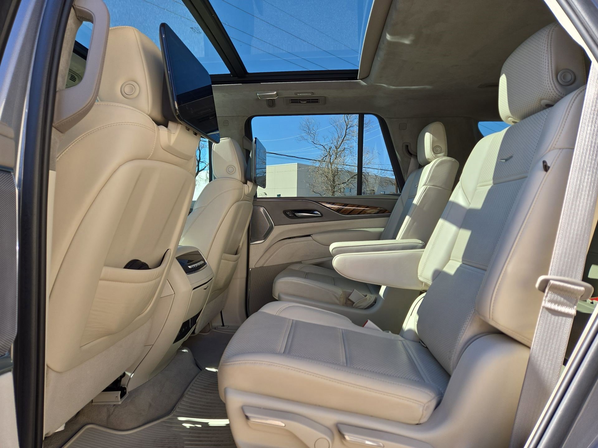 Certified 2022 Cadillac Escalade Sport Platinum w/ Heavy-Duty Trailer Package image 13