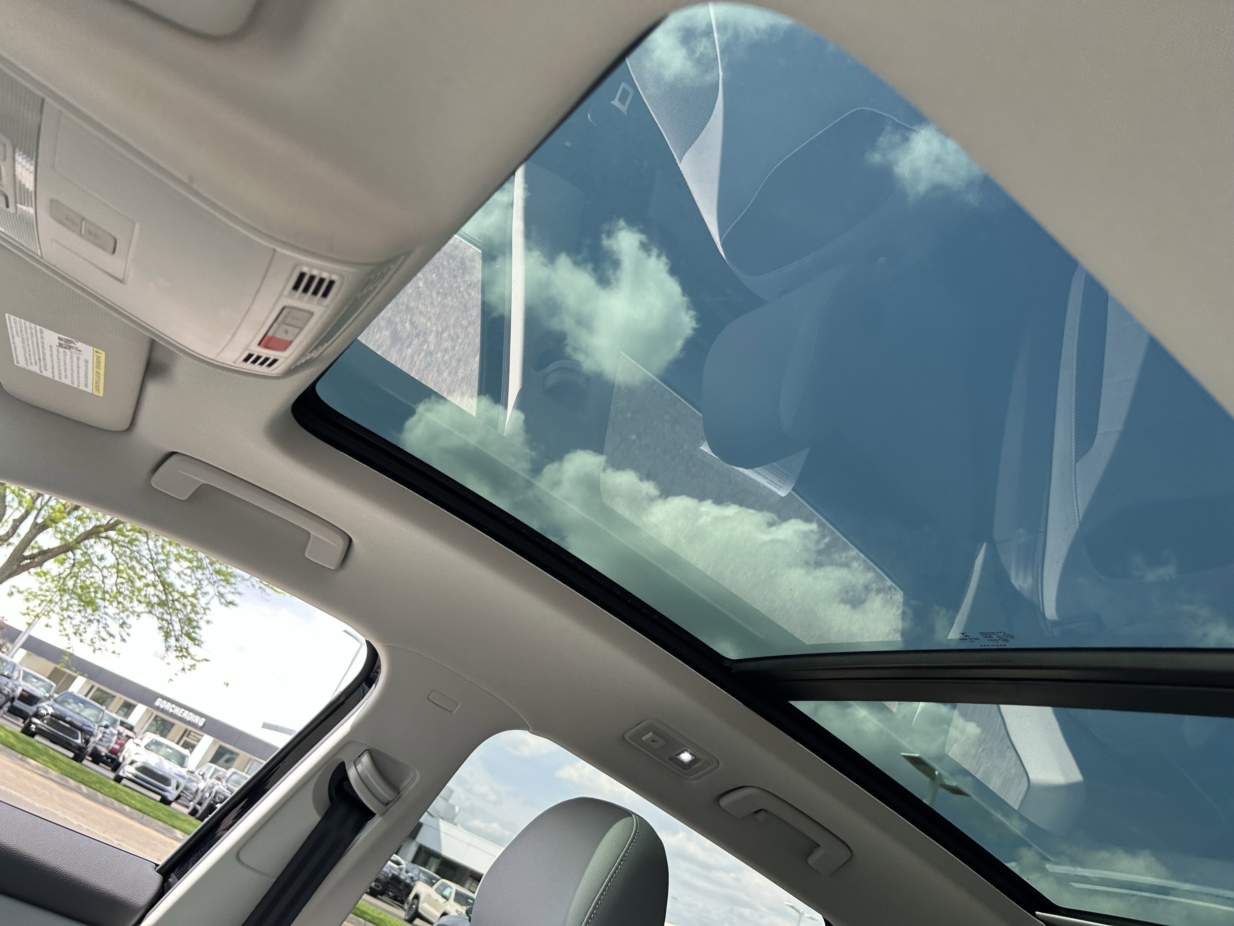 Certified 2023 Volkswagen Taos SE w/ Panoramic Sunroof Package AWD/4WD image 23