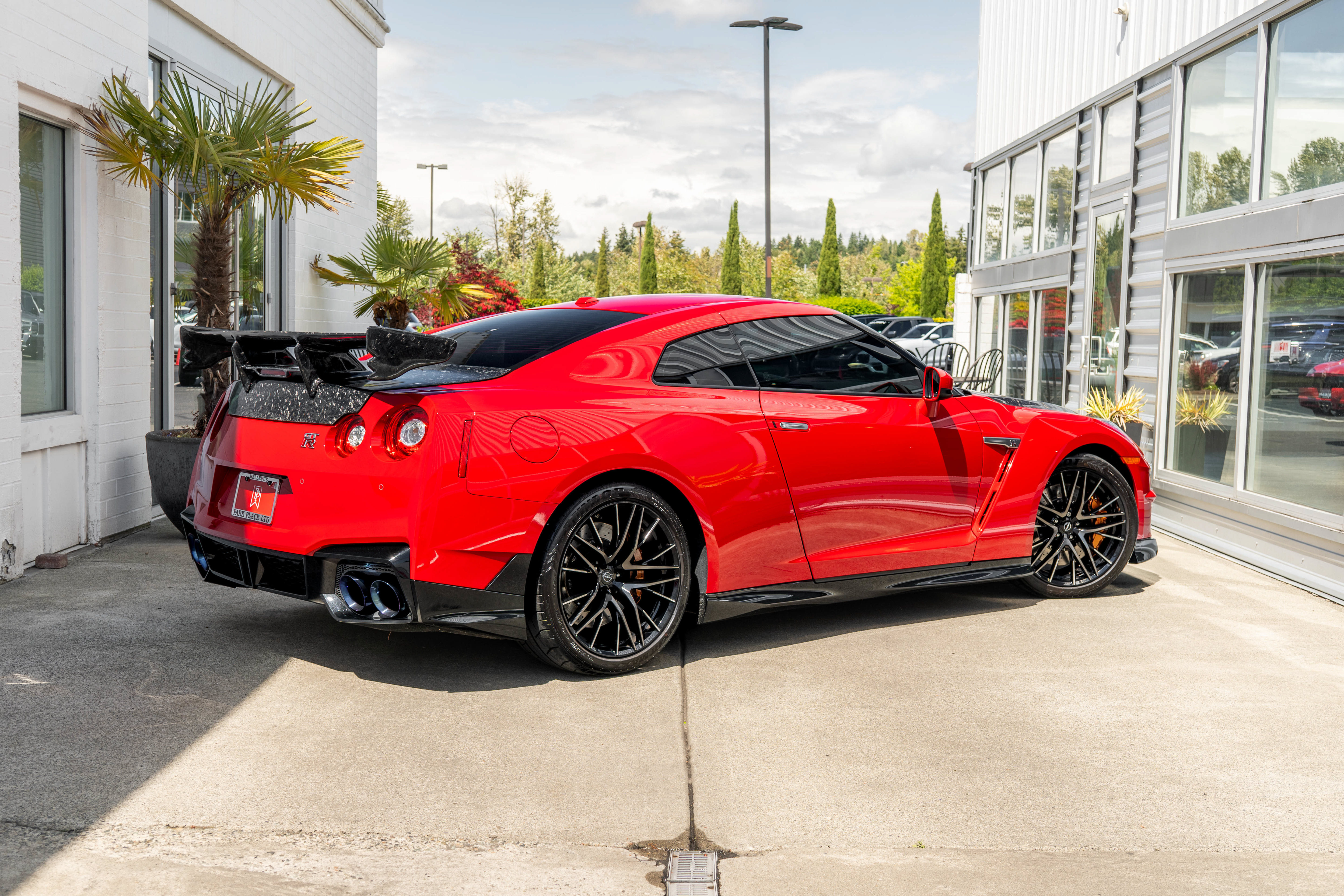 Used 2024 Nissan GT-R Premium w/ Premium Interior Package AWD/4WD image 7