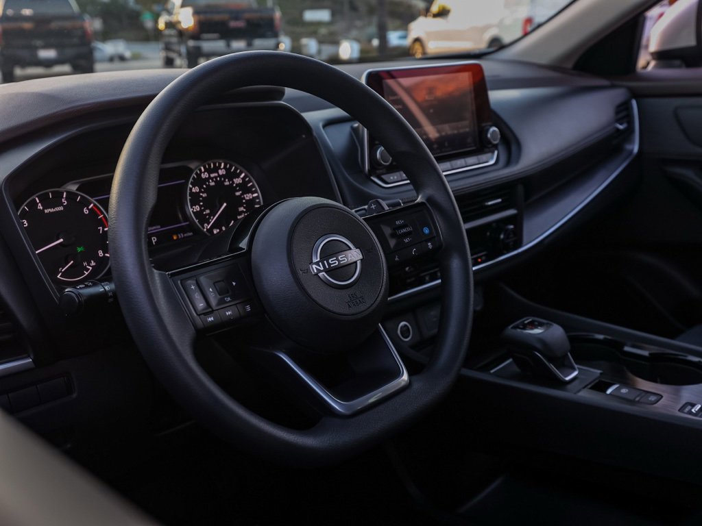 Used 2023 Nissan Rogue SV image 14