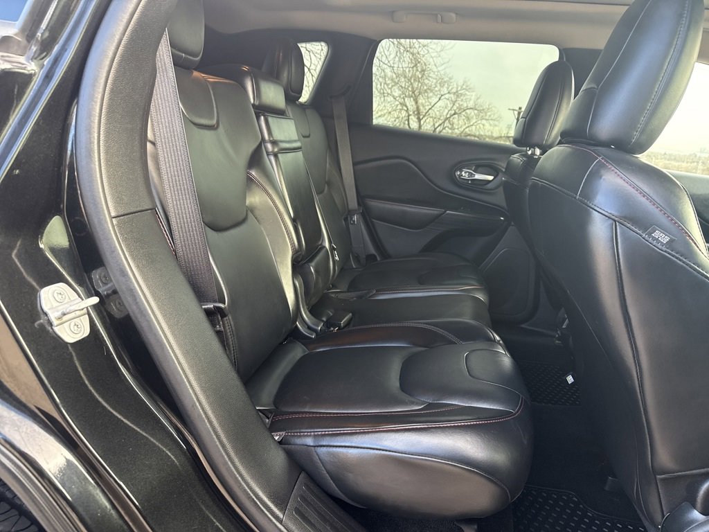 Used 2016 Jeep Cherokee Trailhawk w/ Comfort/Convenience Group image 26