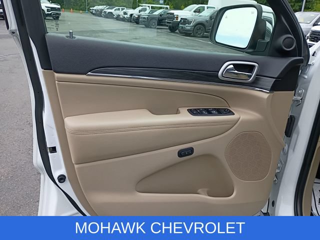 Used 2020 Jeep Grand Cherokee Limited AWD/4WD image 23