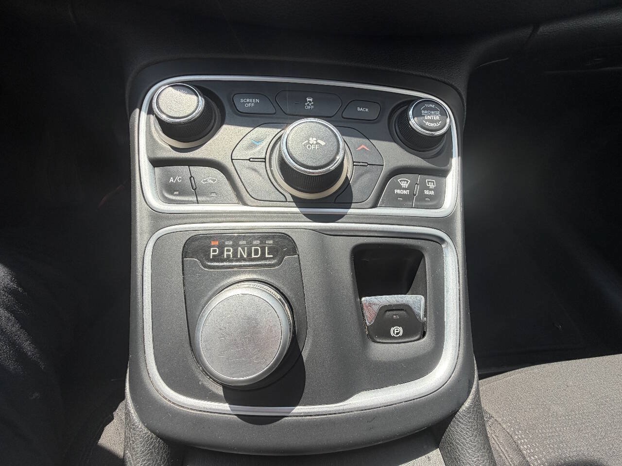 Used 2015 Chrysler 200 Limited FWD image 27